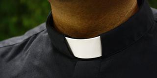 Ein katholischer Pfarrer (Foto: pixabay/Senlay)